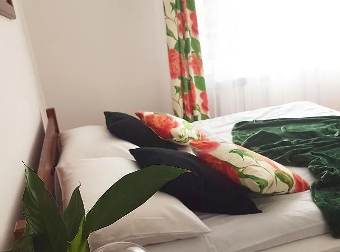 בית נופש Dom Pod Lasem 44 *