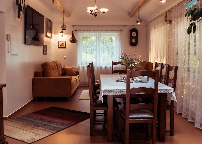 Dom Pod Lasem 44 * Klecza Gorna